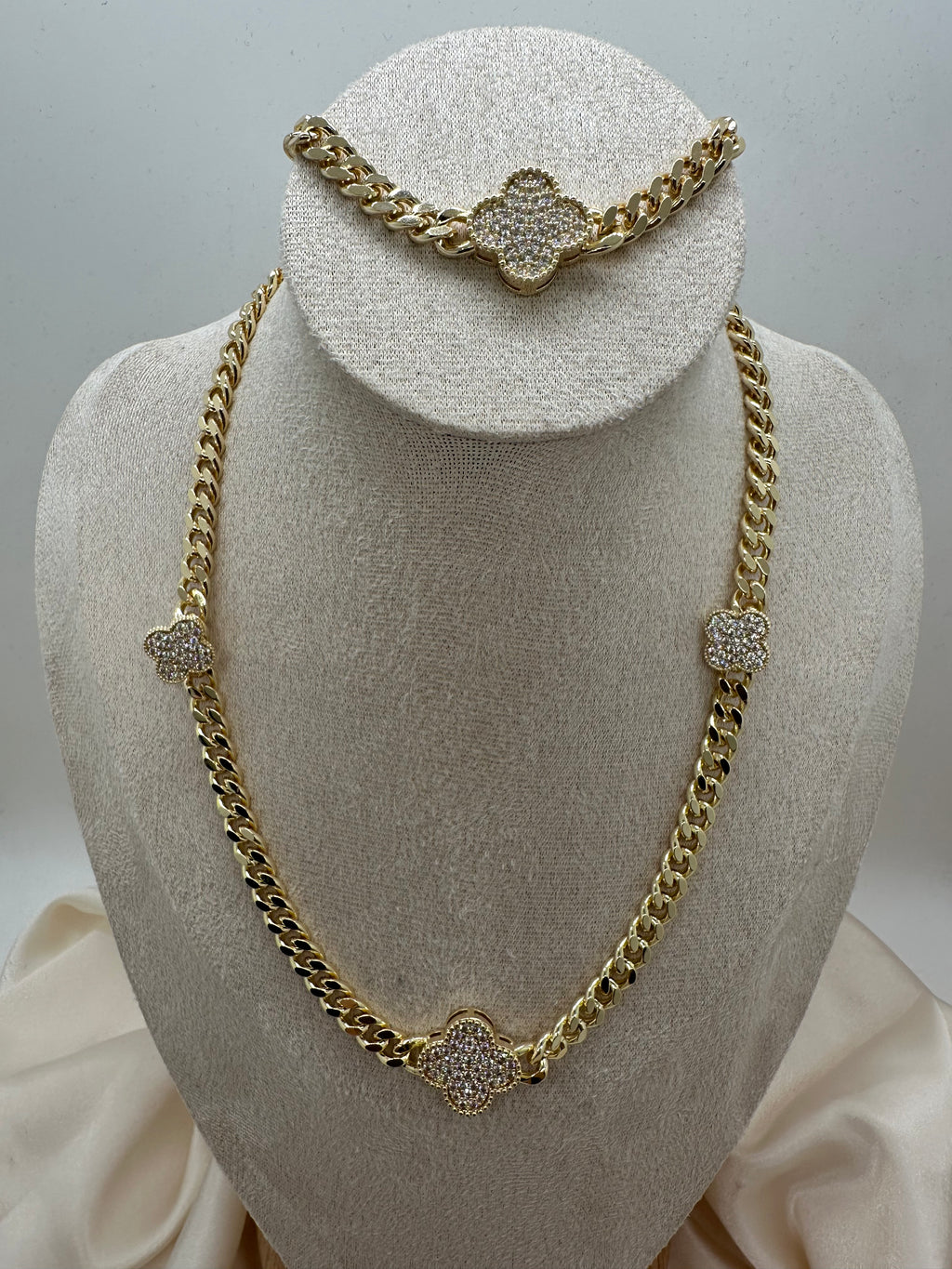 Bella Chain Set