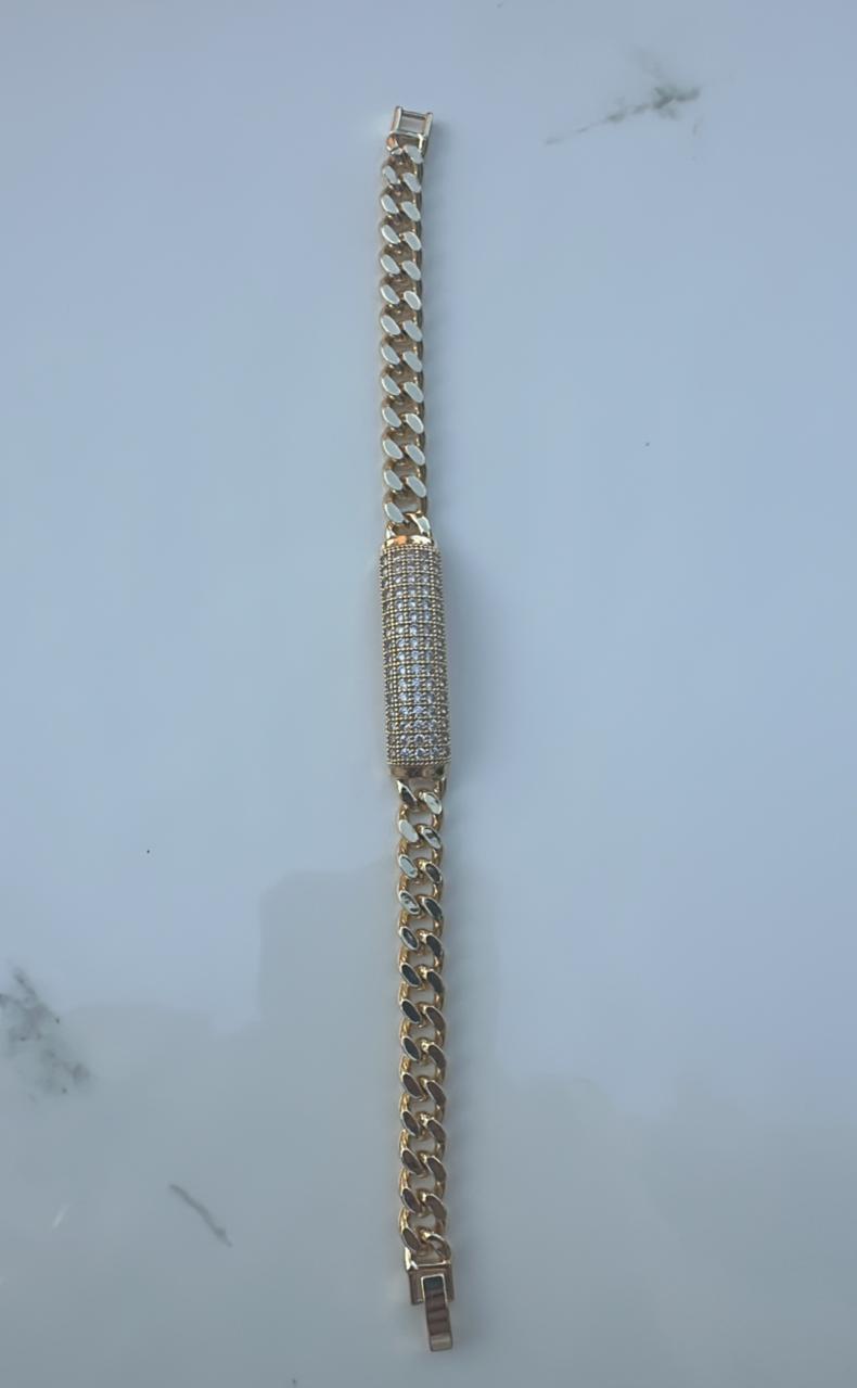 minimal gold chain with zircon