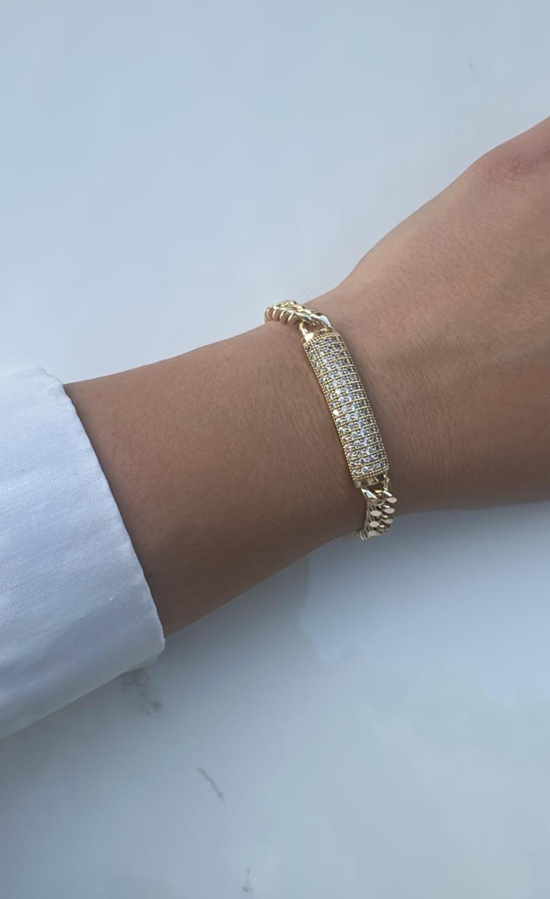 minimal gold chain with zircon