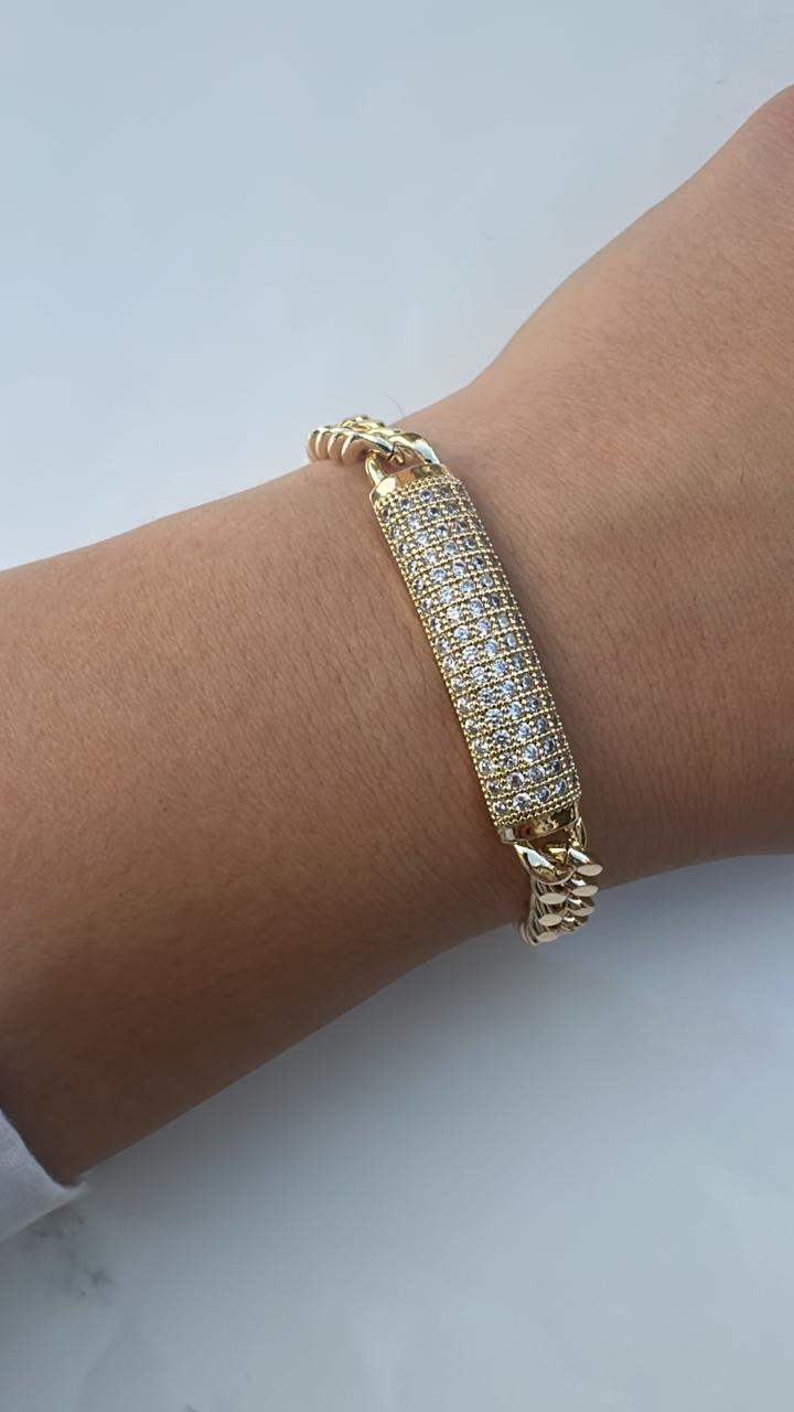 minimal gold chain with zircon