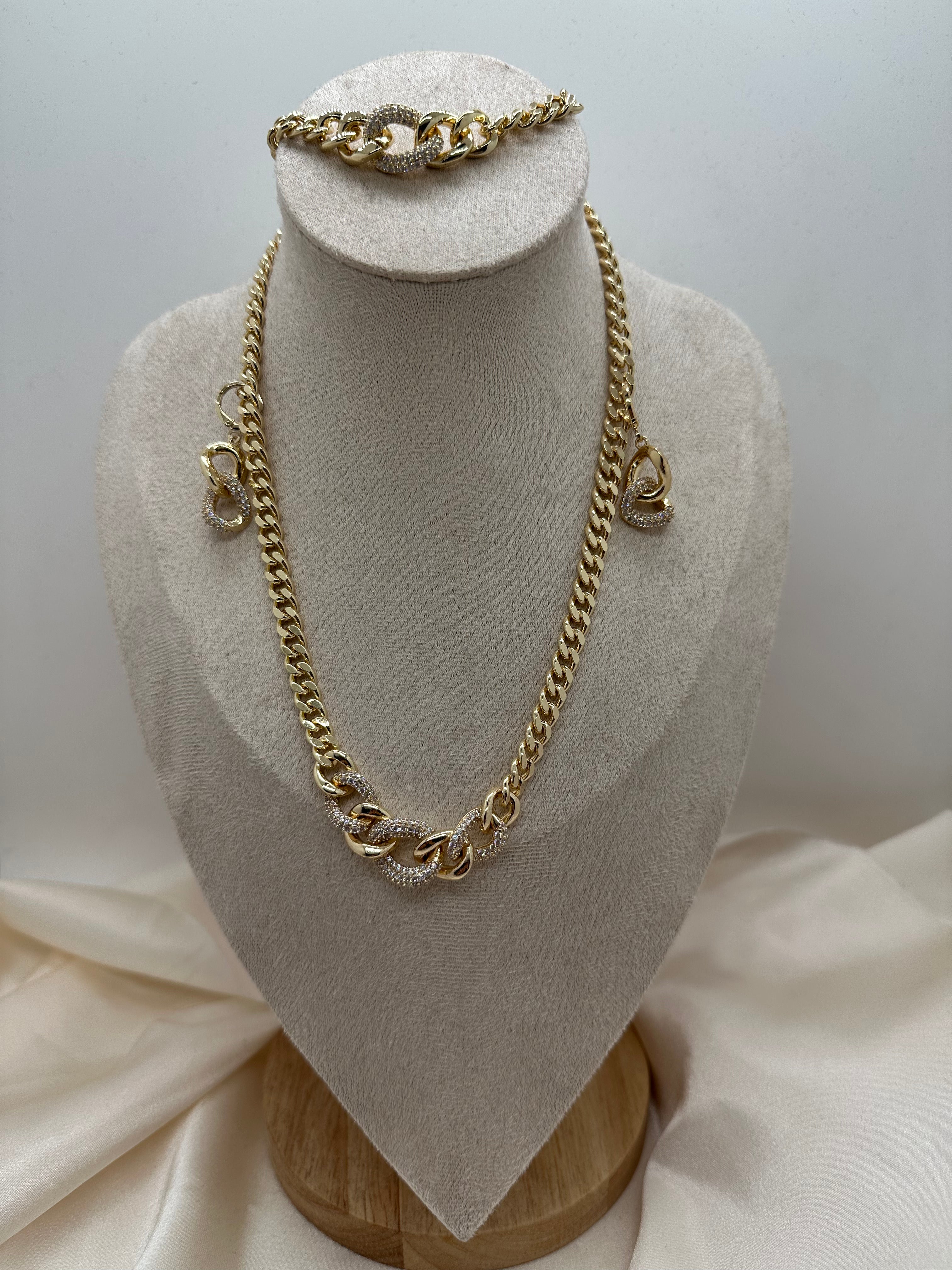 Elegant Chain Set